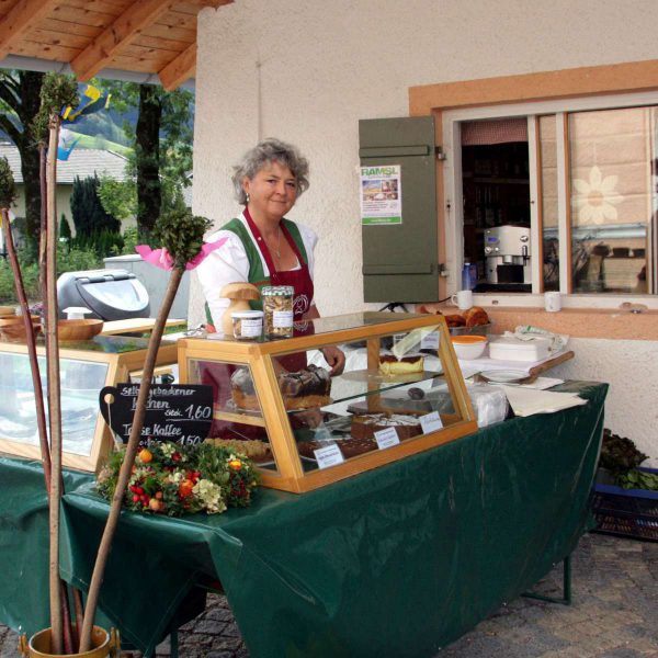 Laden draussen Kuchenauswahl 3